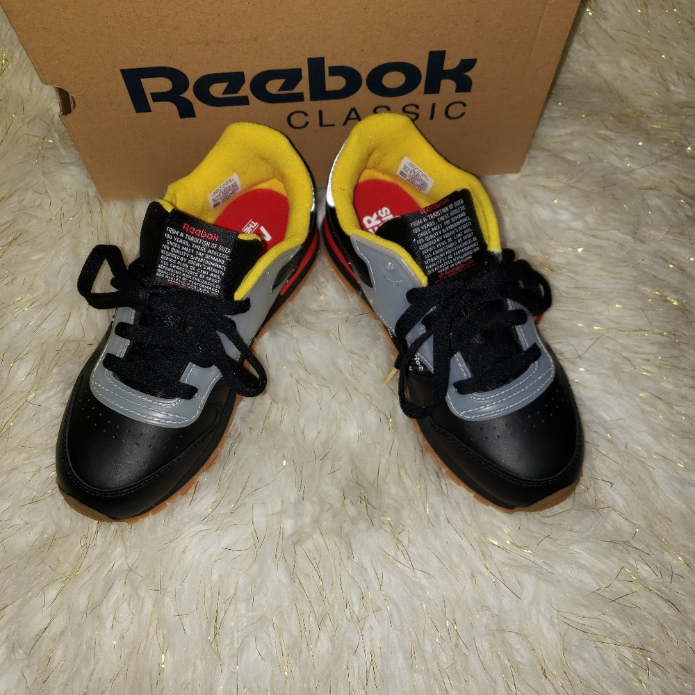New. Never worn. Kids Reebok Classic